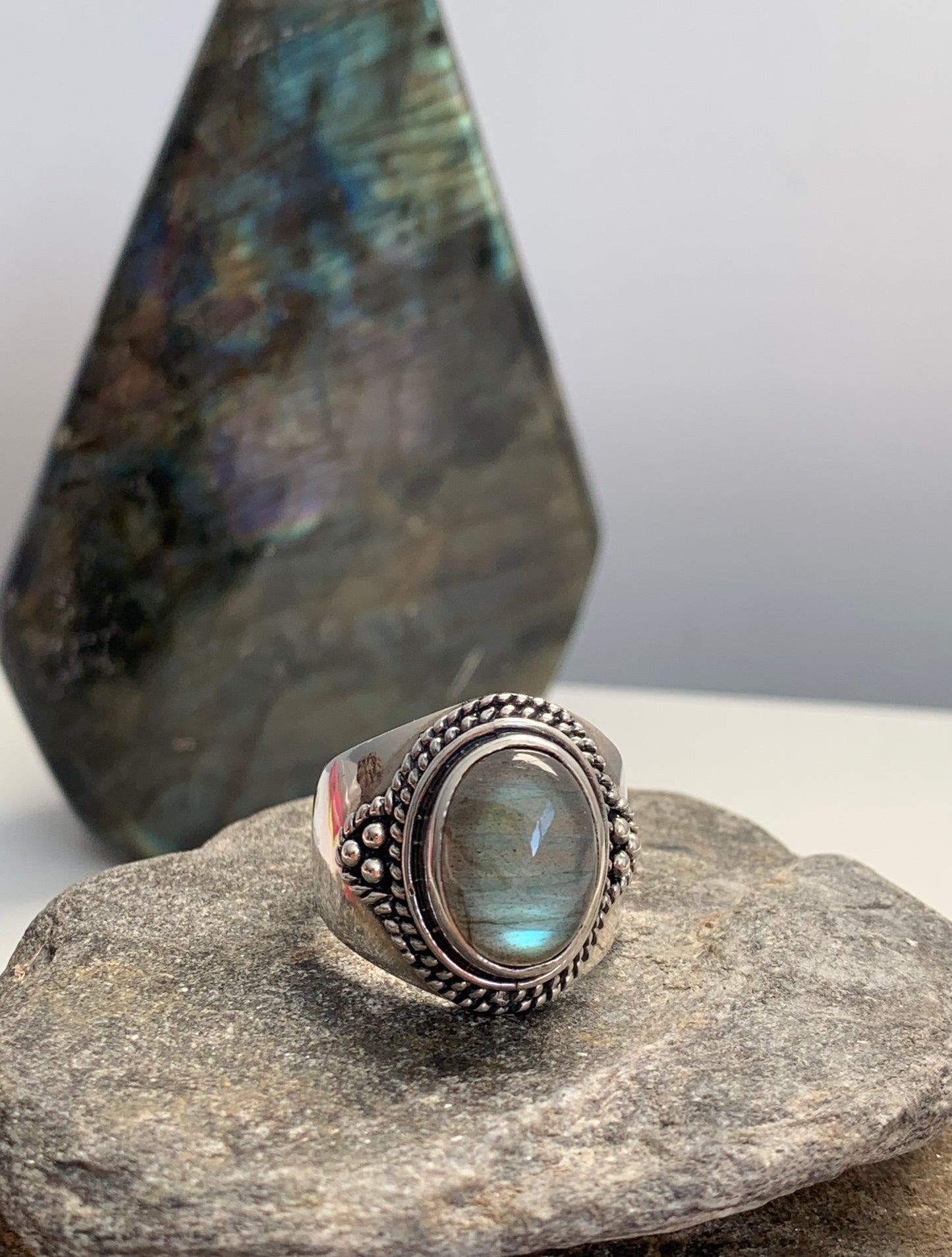 Bague torsadée labradorite argent