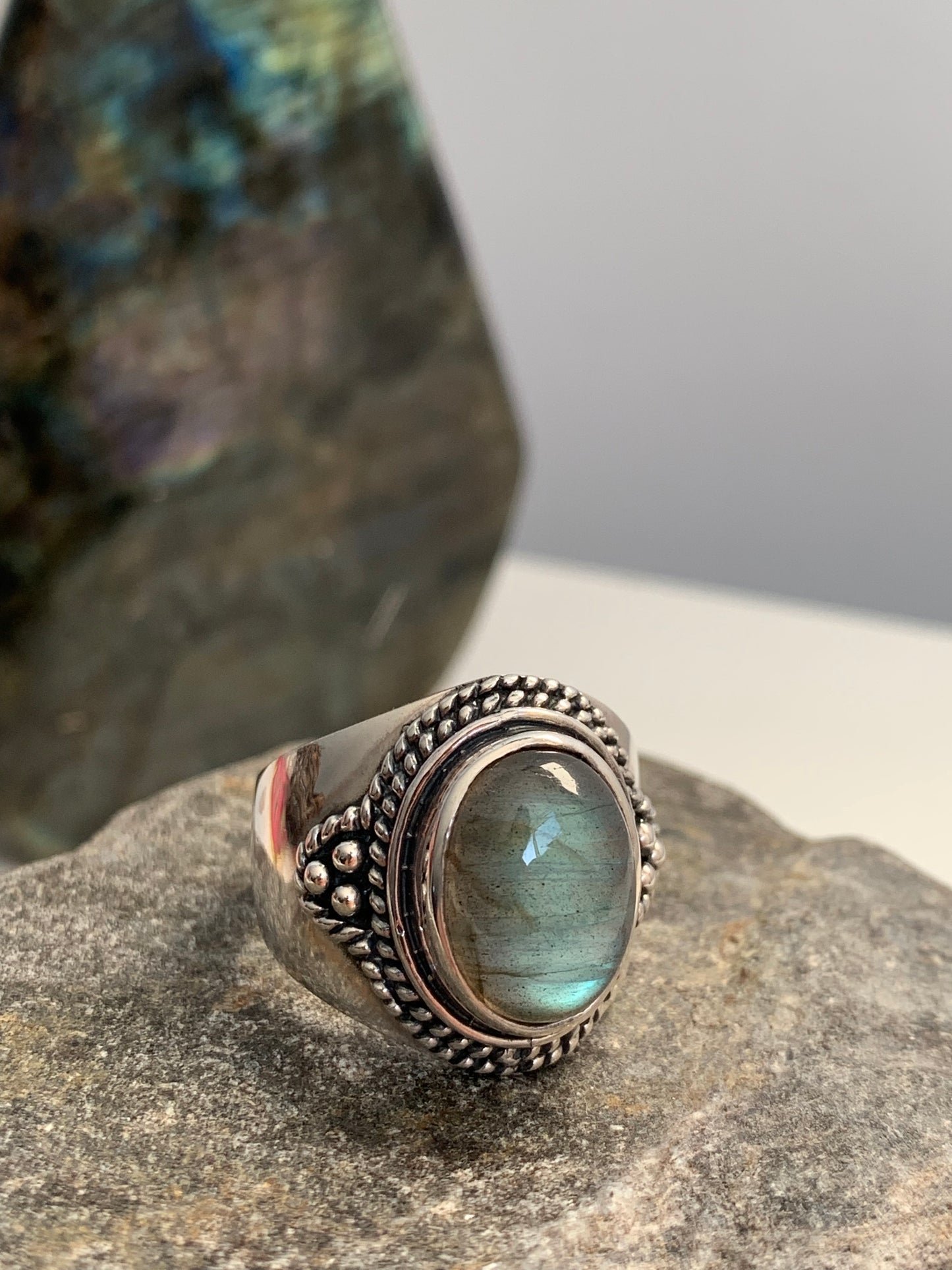 Bague torsadée labradorite argent