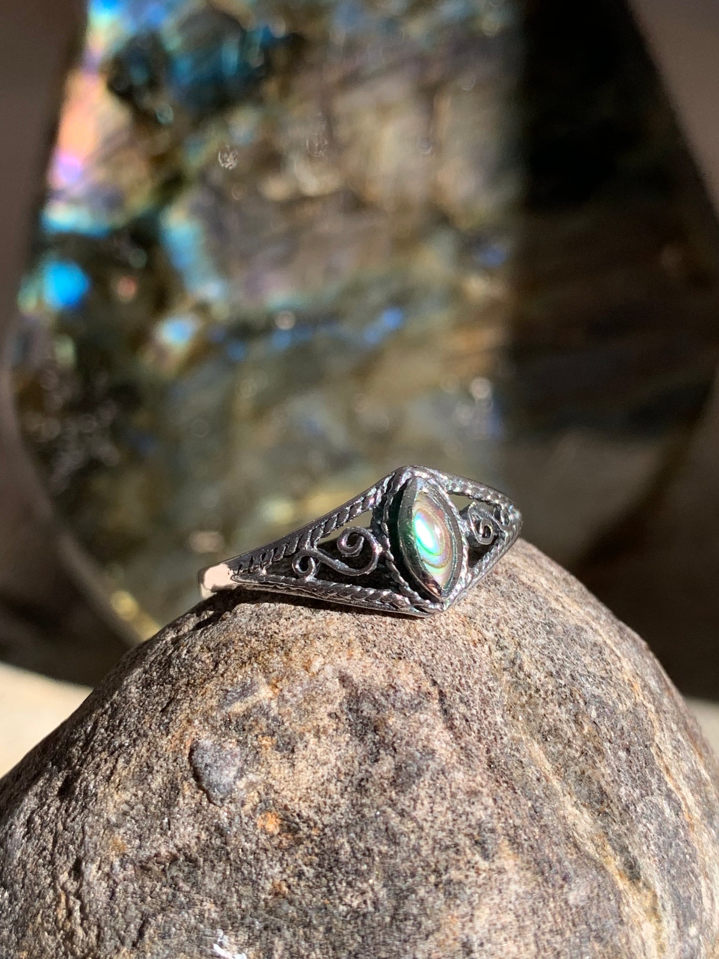 Petite bague en argent et nacre abalone