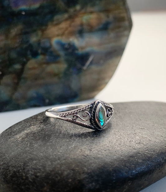 Petite bague en argent et nacre abalone