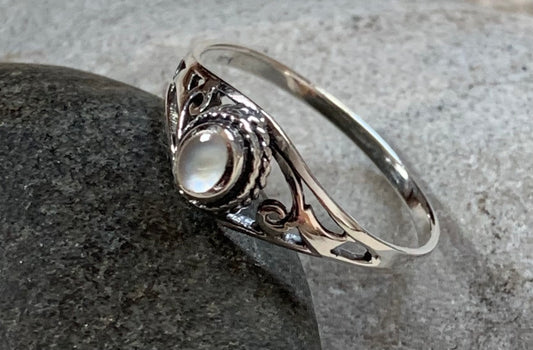 Bague argent massif et nacre blanche