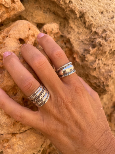 Bague ciselé en argent vieilli