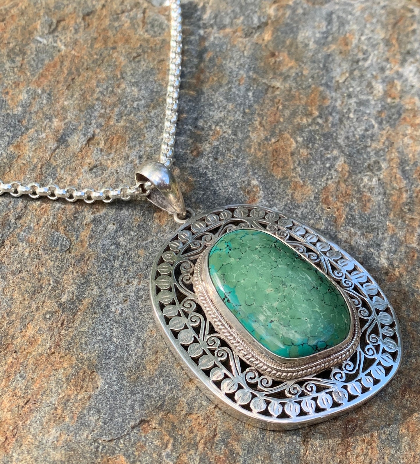 Pendentif turquoise verte et argent massif fait main