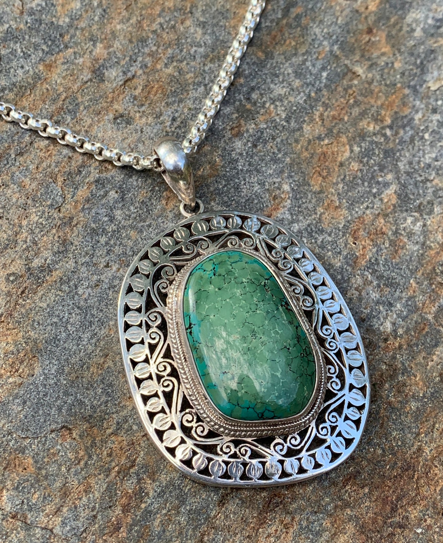 Pendentif turquoise verte et argent massif fait main