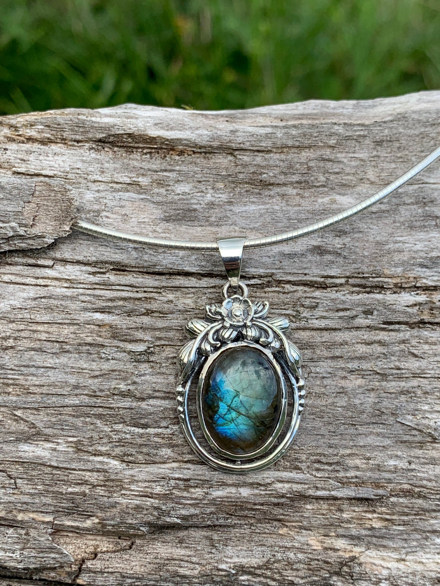 Pendentif fleur argent massif et labradorite