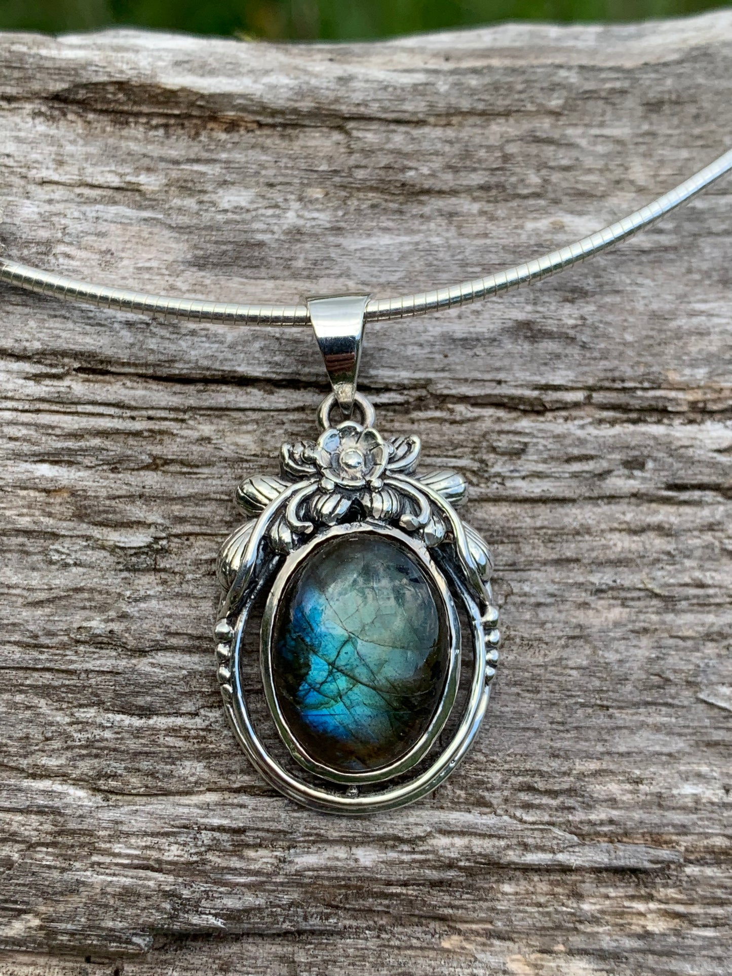 Pendentif fleur argent massif et labradorite