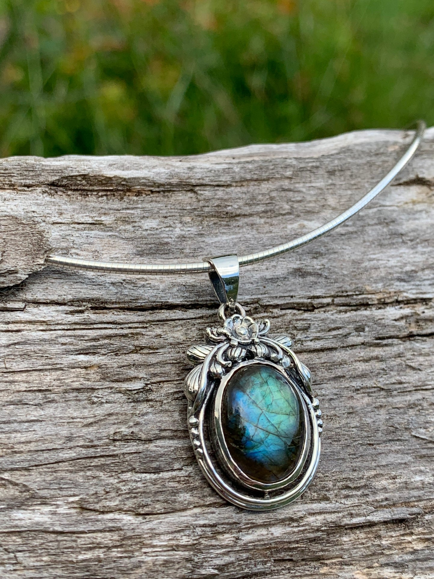 Pendentif fleur argent massif et labradorite