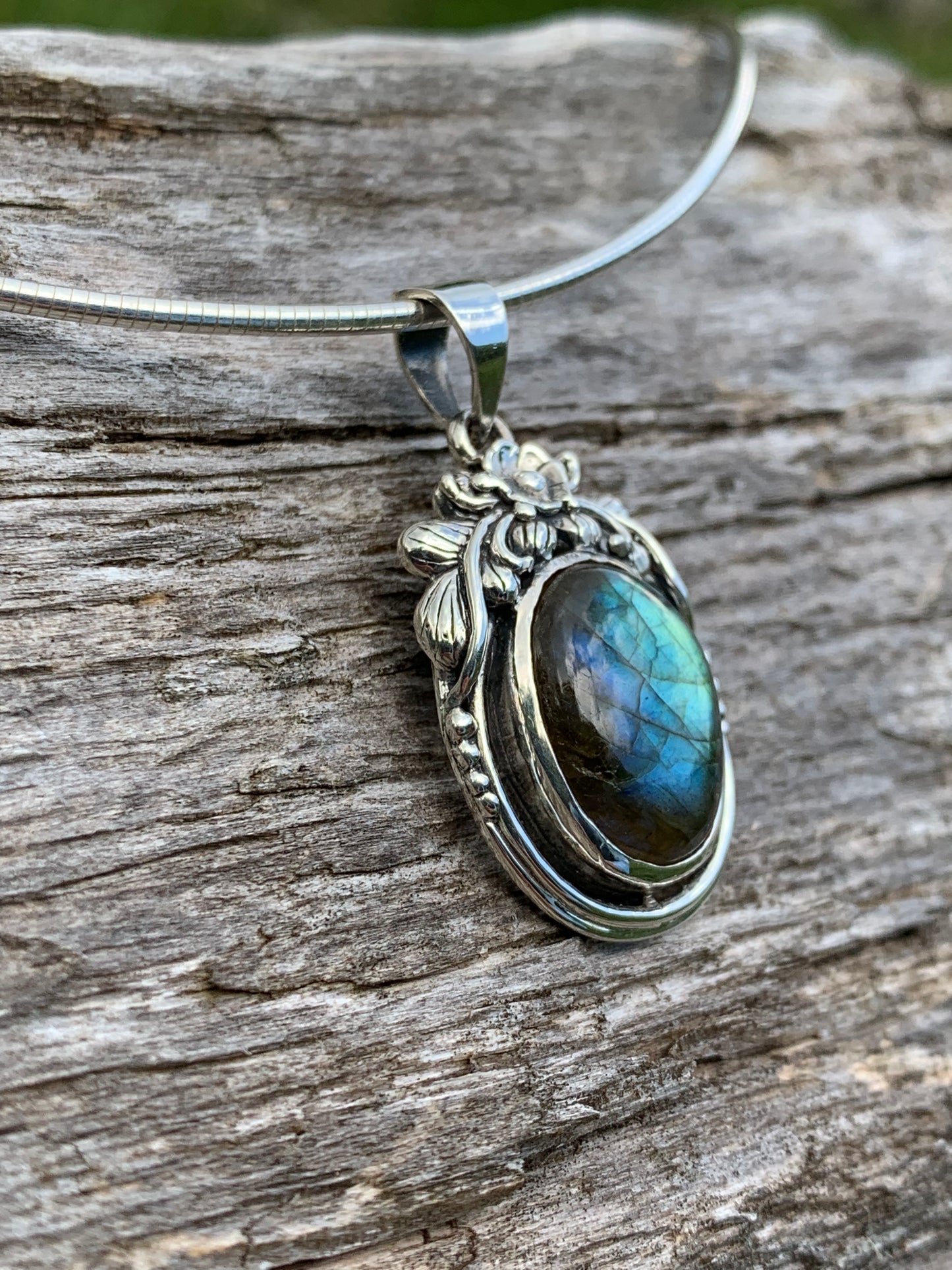 Pendentif fleur argent massif et labradorite